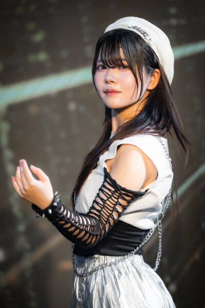 角を曲がる先には